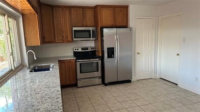 Building Photo - 5300 Duchess Ct