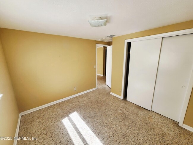 Building Photo - 6067 Longchamp Dr