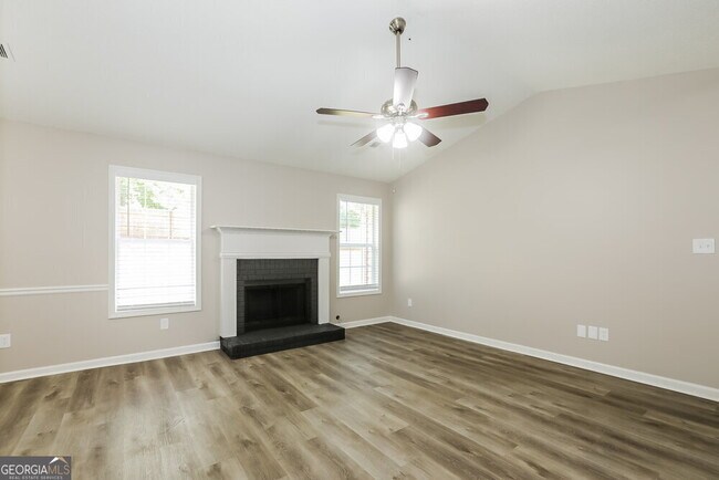 Building Photo - 505 Sarah's Ln