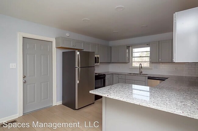 Building Photo - 7 Hickory Ln