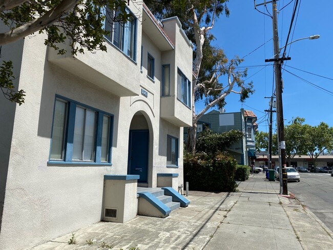 Building Photo - 520 49th St