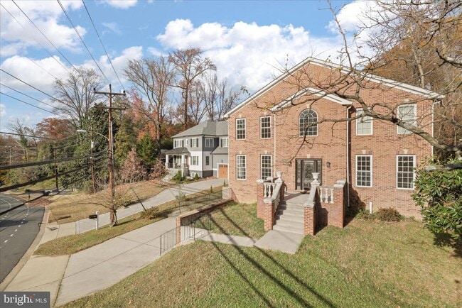 Building Photo - 2659 Military Rd