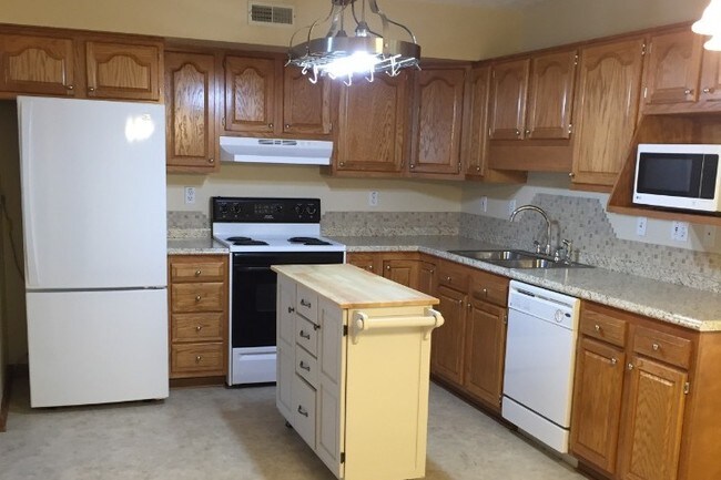 Kitchen - 207 Kensington Ct