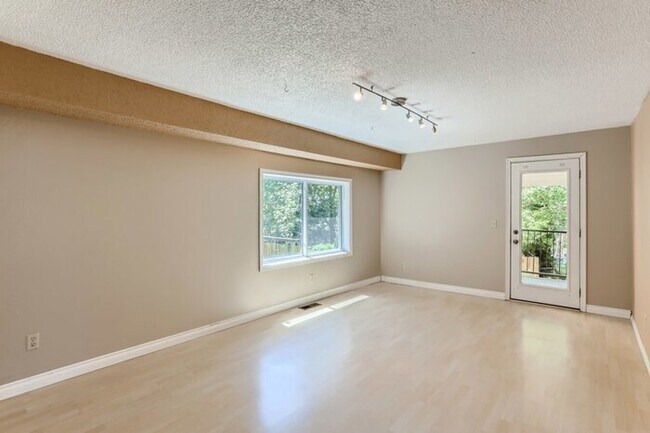 Building Photo - 3906 SW Wilbard St, Portland, OR, 97219