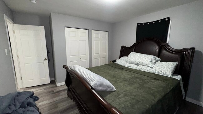 Foto del edificio - 93 Elmwood Dr E