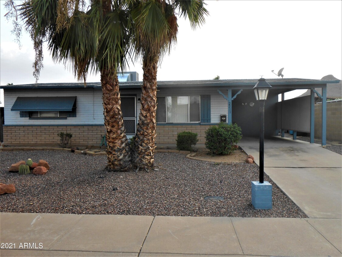 Primary Photo - 2311 E Beck Ln