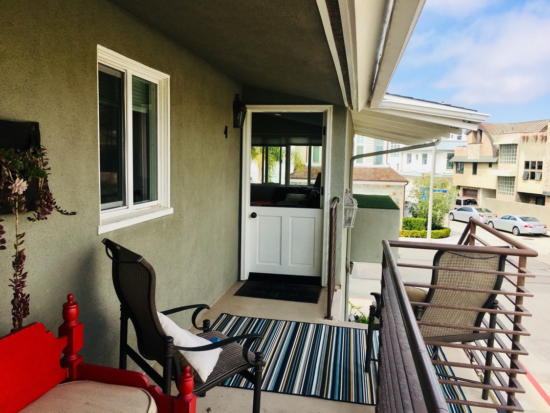 Primary Photo - 1325 E Balboa Blvd