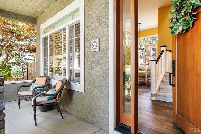 Foto del edificio - Two Level Home in Windsor with 4 Bedroom and 3 full Bath