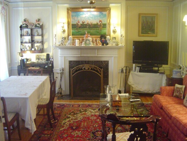 Building Photo - 2 W Hill Pl