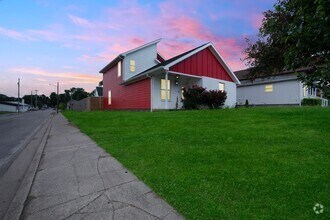 Building Photo - 1528 16th Ave N
