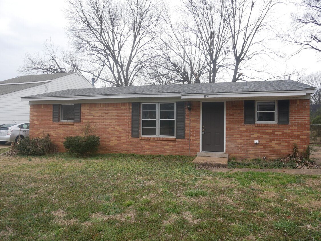 Primary Photo - 1821 Vaught Cir