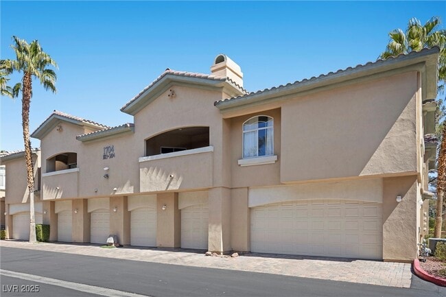Building Photo - 1704 Hills of Red Dr