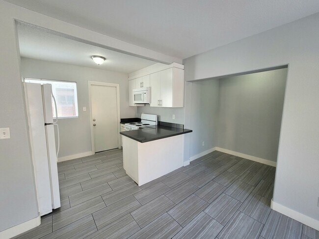 Building Photo - 224 N 13th St