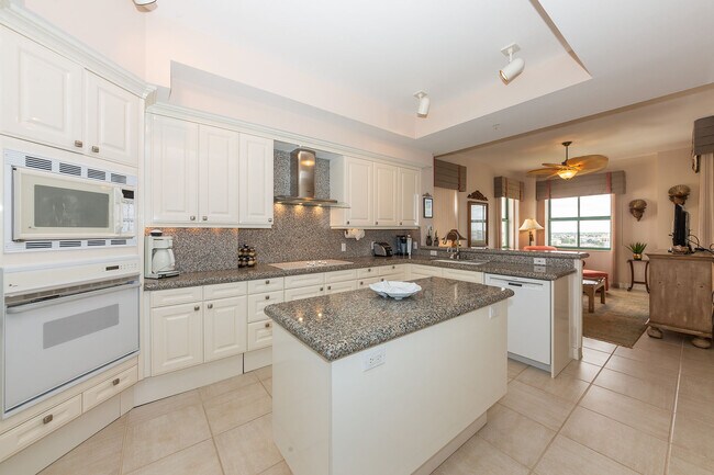 Building Photo - 930 Cape Marco Dr