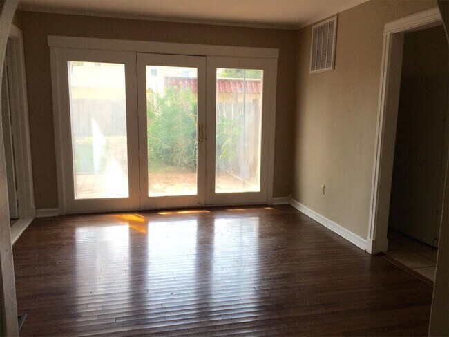 Foto del edificio - 1202 S Travis St