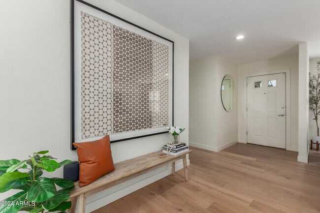 Foto del edificio - 3160 E Hazelwood St