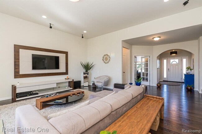 Foto del edificio - 124 Oakland Crest Dr