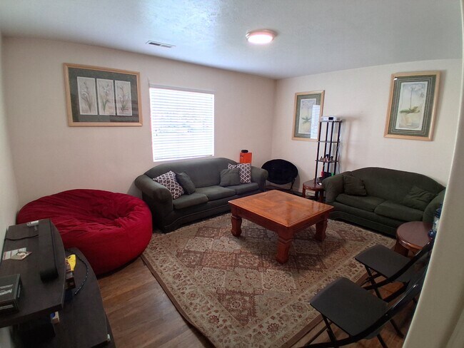 Foto del edificio - 654 E 700 N