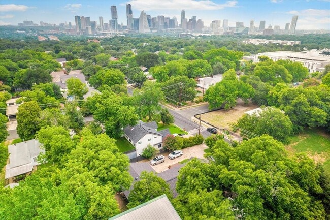 Foto del edificio - 1104 Kinney Ave