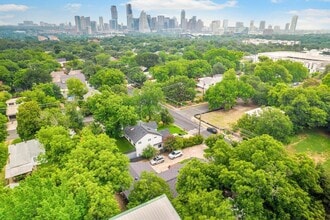 Building Photo - 1104 Kinney Ave