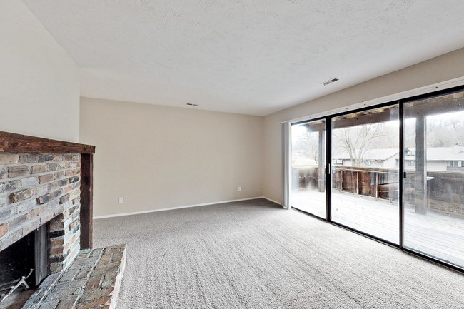 Building Photo - Fontenelle Hills