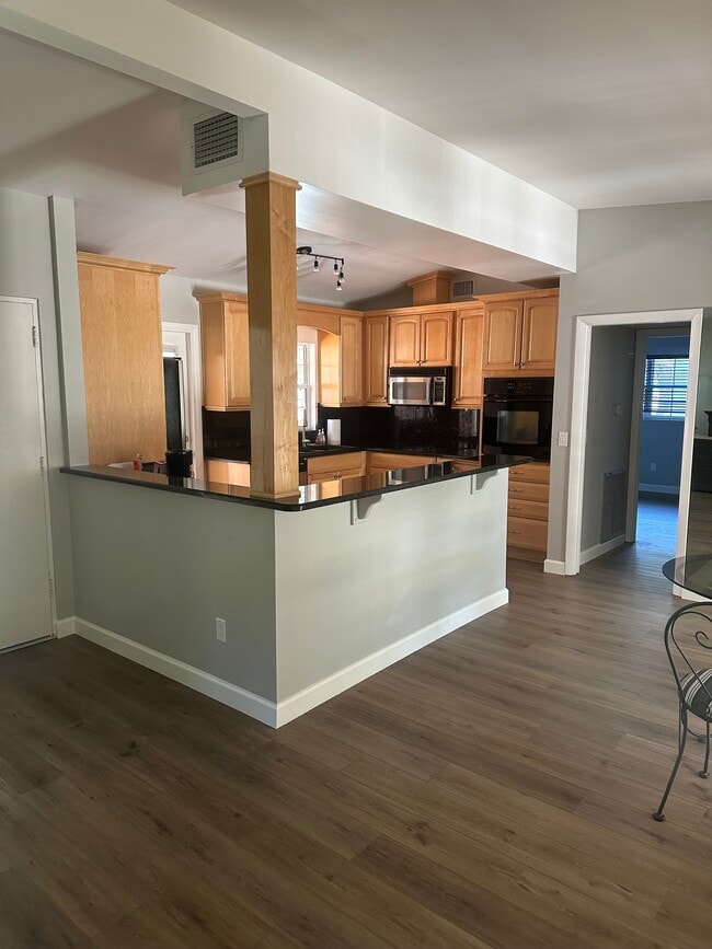Foto del edificio - 3312 Picwood Rd