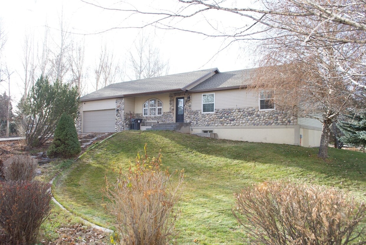 Primary Photo - Beautiful 5 Bed 3 Bath Home in Rexburg, Idaho!