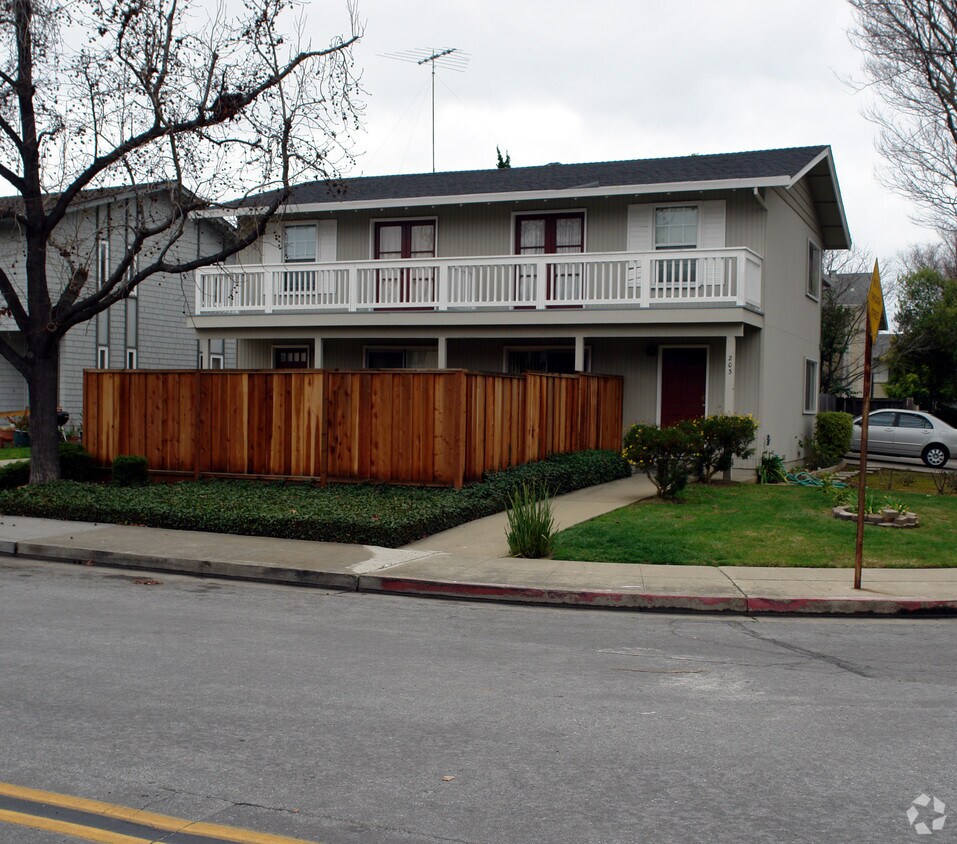 Building Photo - 203 Arriba Dr