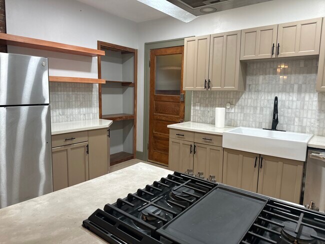 Foto del edificio - 9205 Clifton Blvd