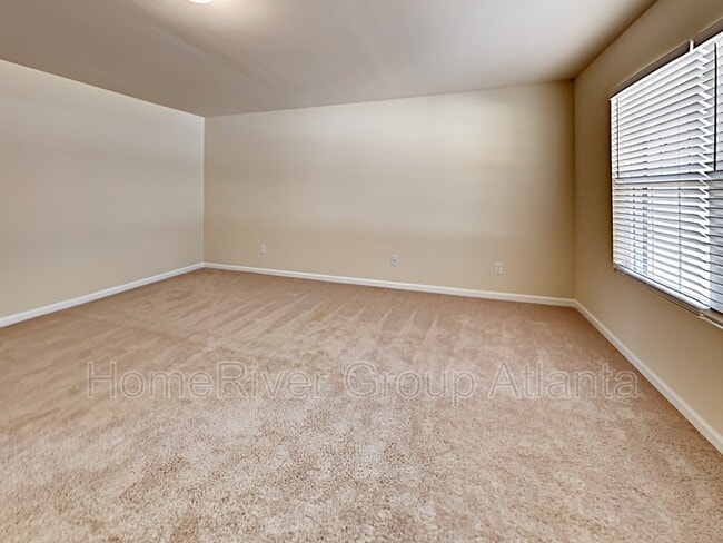 Building Photo - 5675 Laurel Ridge Cir