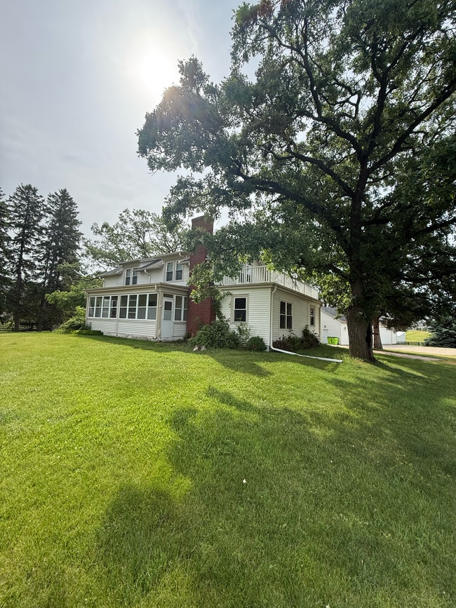 Building Photo - 3400 N Sawyer Rd