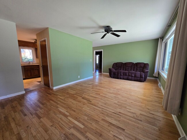 Building Photo - 2 Bedroom Home in Normal