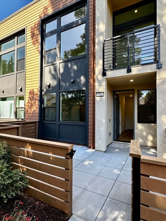 Building Photo - 10440 Elm Cir