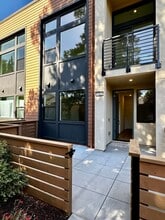 Building Photo - 10440 Elm Cir