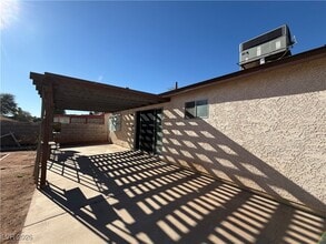 Building Photo - 1560 Elaine Dr