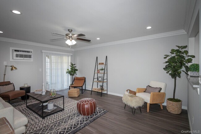 Building Photo - 2 Victorian Ct