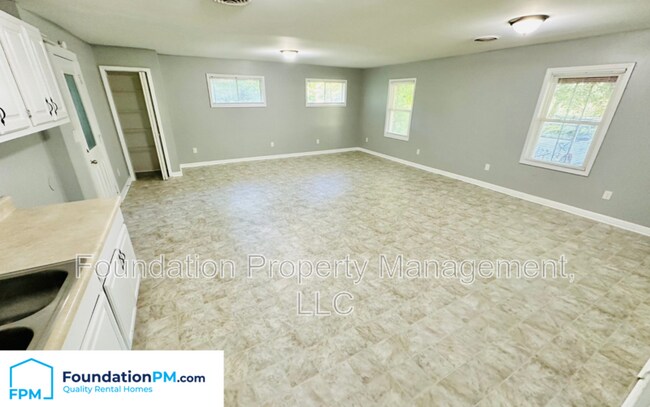 Building Photo - 2956 Birchdale Dr