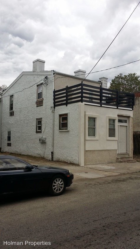 Primary Photo - 417 W Queen Ln