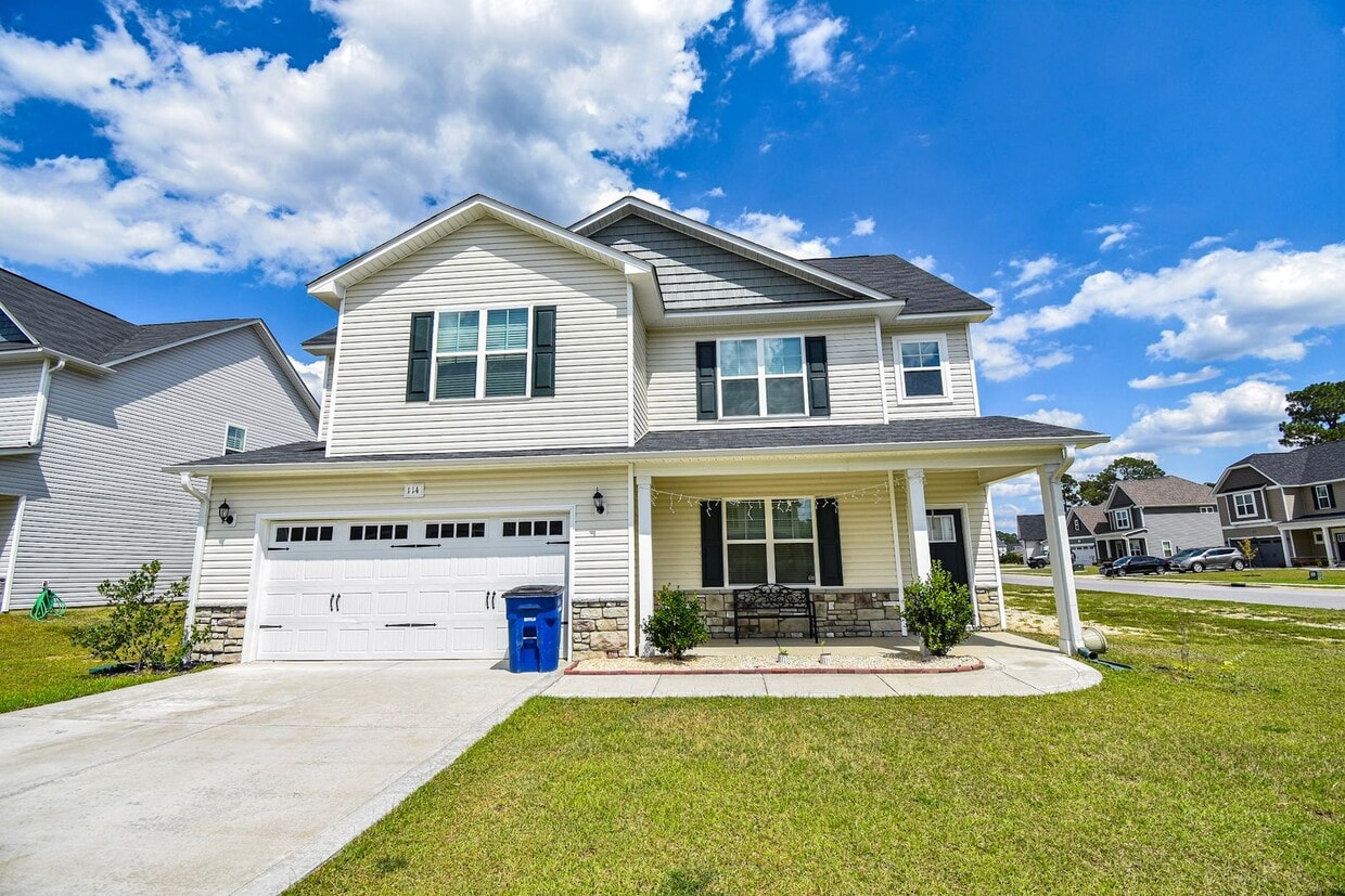 Primary Photo - Coming Soon: 4 Bedroom 2.5 Bathroom Small ...