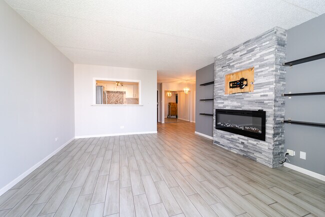 Living Room - 2015 S Finley Rd