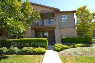 Building Photo - 3246 N Ventura Rd