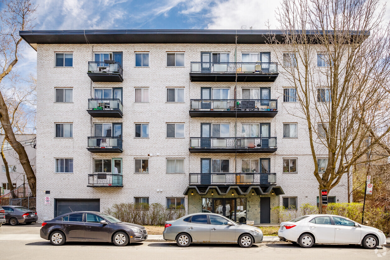 Primary Photo - Place Decelles Apartments