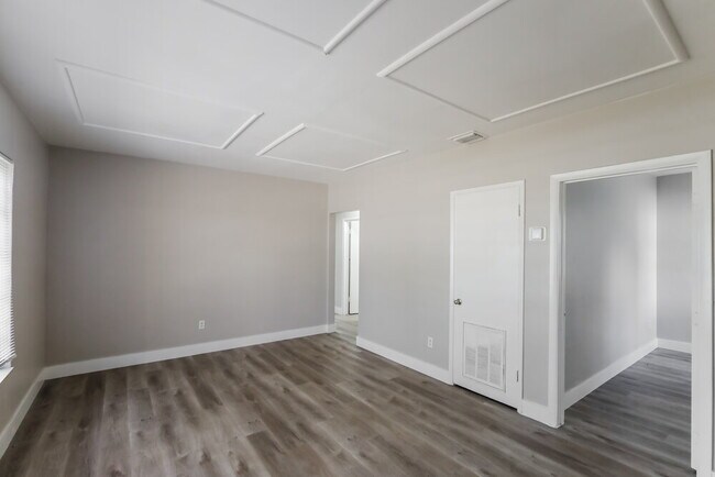 Building Photo - 381 Carolina Ave