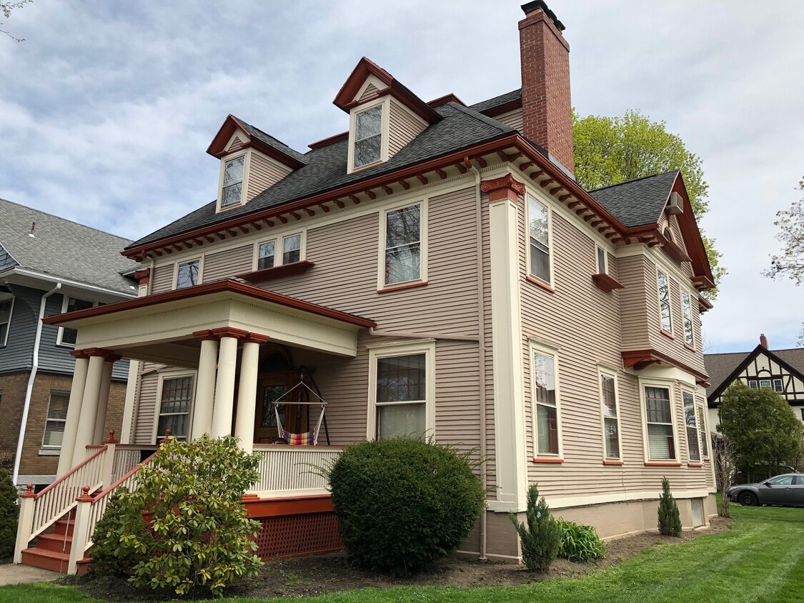 Primary Photo - 144 Dartmouth St