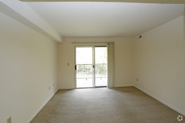 2BR, 1BA - Living Room - Harrison West