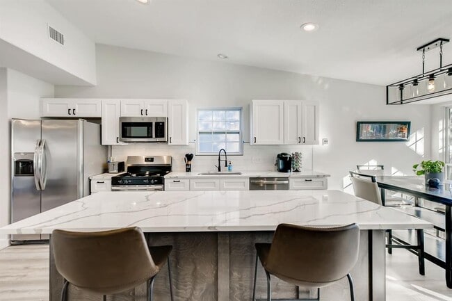 Building Photo - 7822 Manassas Dr