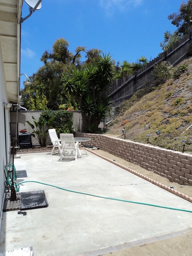 Foto del edificio - Lovely Home in Tranquil Poinsettia Hills!