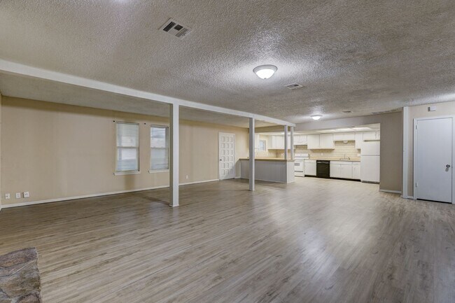 Foto del edificio - Spacious 3 bedroom house in Norman