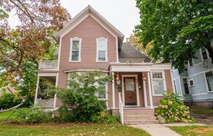 Primary Photo - Historic Main Floor 2 Bed 1 Bath Heritage ...