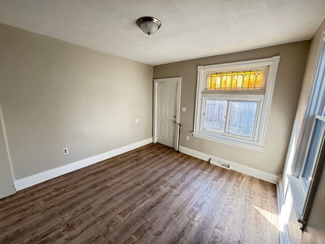 Building Photo - charming semi-detached Allentown home